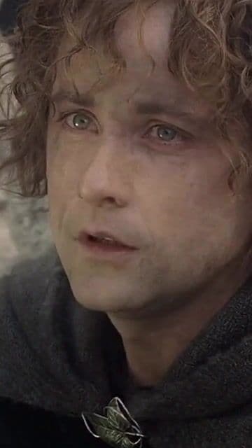 El clímax épico de la trilogía de Tolkien. La batalla final por la Tierra Media y el viaje de Frodo al Monte del Destino. Peter Jackson crea un cierre legendario e inolvidable