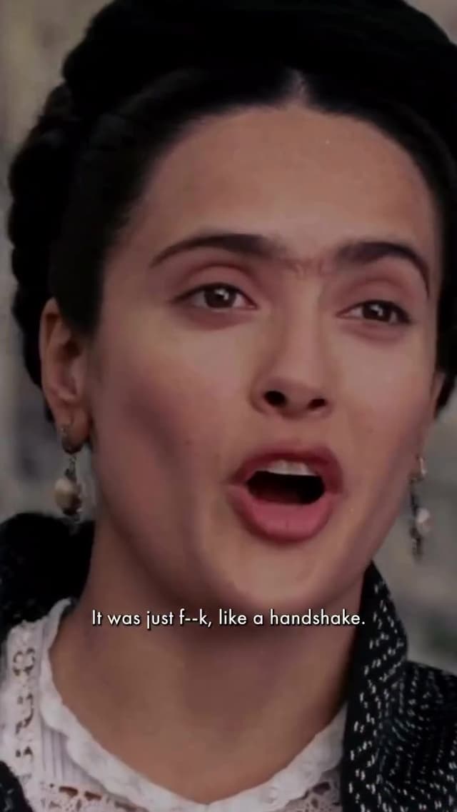 Salma Hayek en un retrato vibrante y apasionado de la vida de Frida Kahlo. Arte, dolor, amor y revolución se entrelazan en esta biografía visualmente deslumbrante