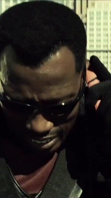 Wesley Snipes, Jessica Biel y un irreverente Ryan Reynolds se enfrentan al mismísimo Drácula en la entrega final de la trilogía Blade. Acción trepidante con humor oscuro