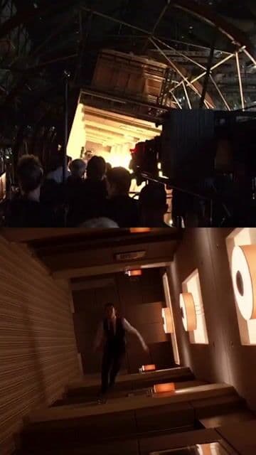 La famosa pelea del pasillo rotatorio en Inception no fue CGI. Christopher Nolan construyó un enorme set de pasillo giratorio para que Joseph Gordon-Levitt pudiera realizar la pelea mientras todo el decorado giraba físicamente