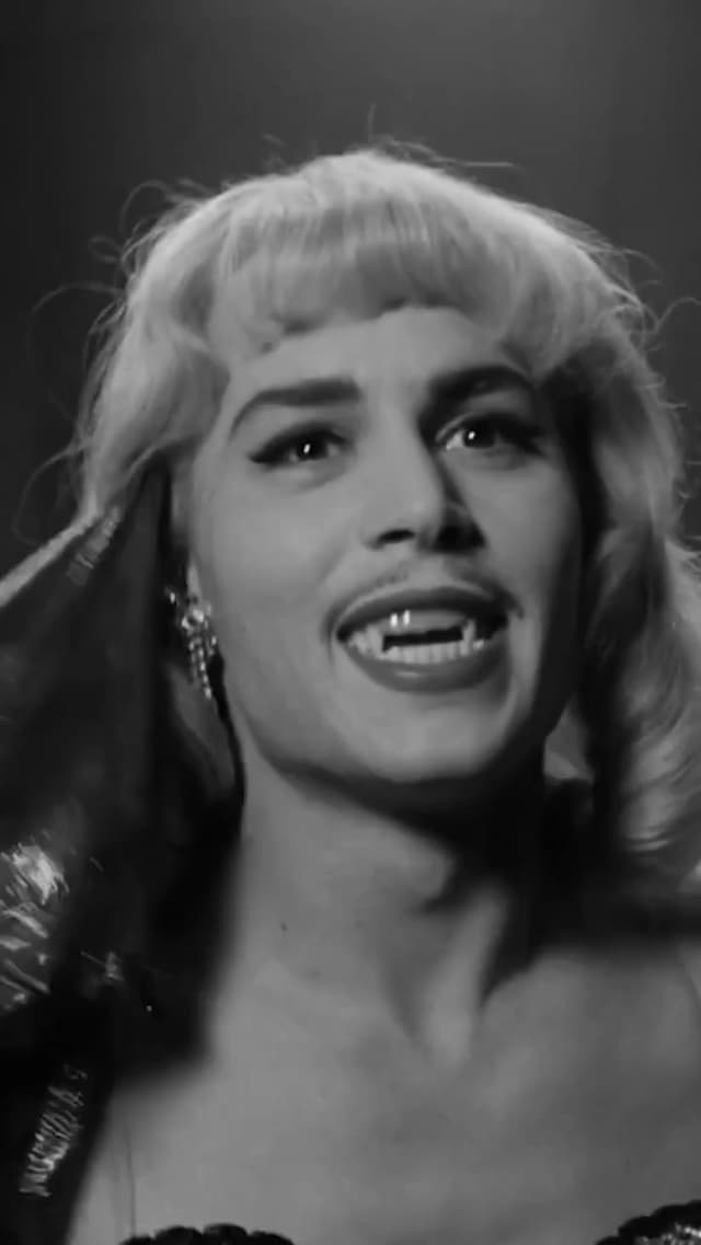 En 'Ed Wood', Sarah Jessica Parker cambió la opinión de Dolores Fuller sobre su retrato, aportando humanidad y empatía al personaje. La interpretación matizó la relación con el excéntrico director, tema central para críticos de la pe