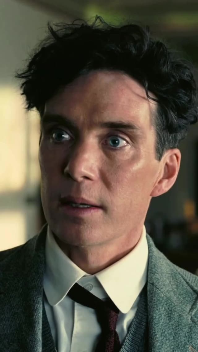 Durante el rodaje de 'Tenet', Robert Pattinson regaló a Christopher Nolan un libro sobre J. Robert Oppenheimer, inspirando así el desarrollo de 'Oppenheimer', película que explora el dilema moral tras el Proyecto Manhattan.