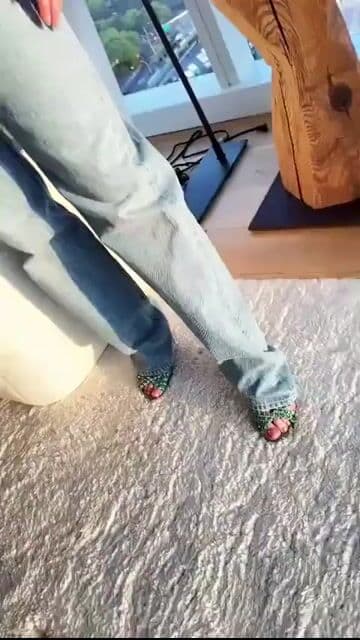 🌻 Lindsay Lohan ilumina el denim con flores XXL