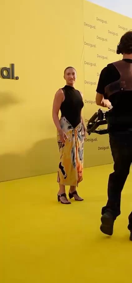 Demi Lovato apuesta por el arte de Desigual 🖤🎨