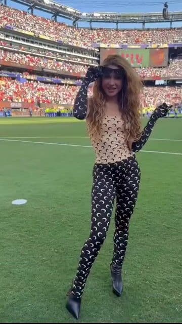 ⚽✨ Shakira conquista el campo