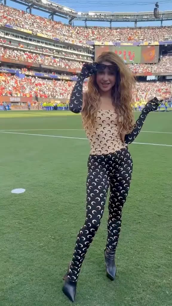 ⚽✨ Shakira conquista el campo