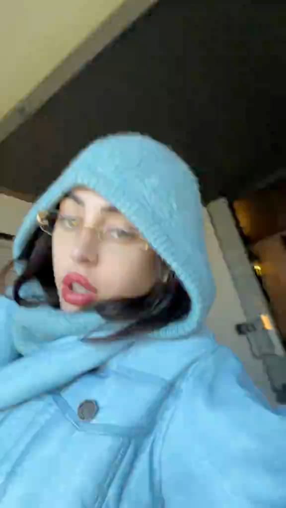El azul más cool de Nicki Nicole 💙❄️