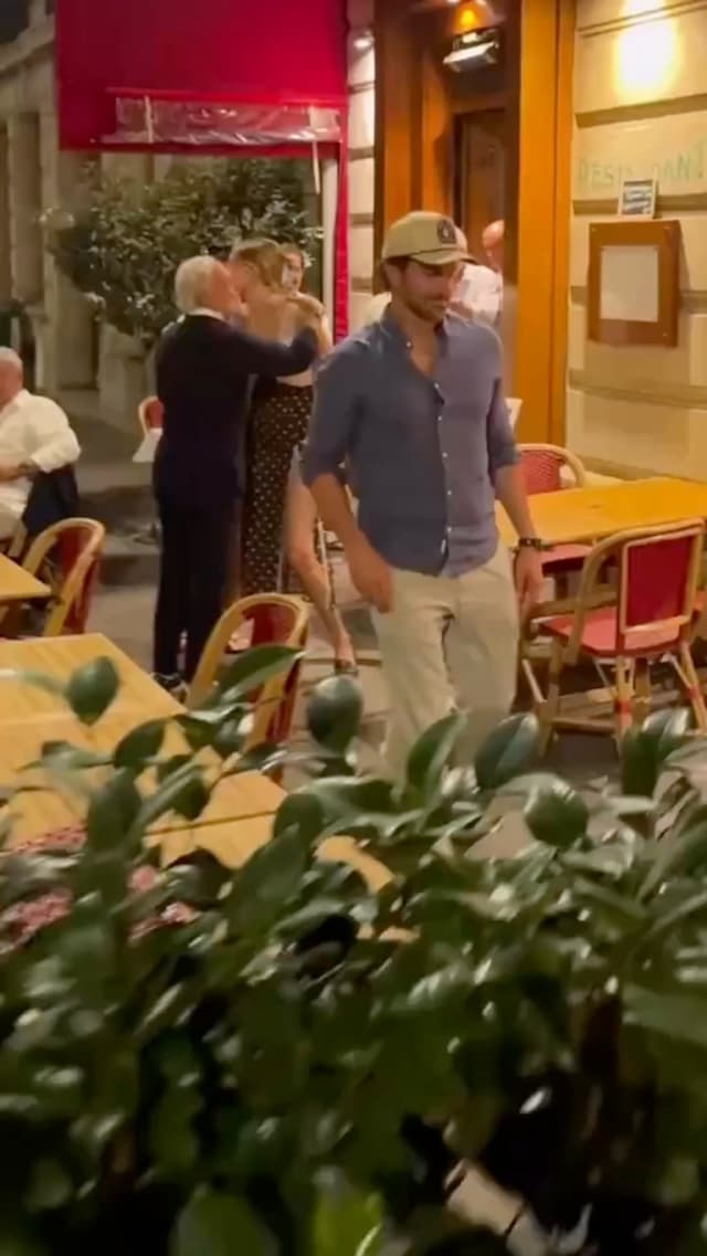 Lunares, romance y estilo parisino 🤎🇫🇷