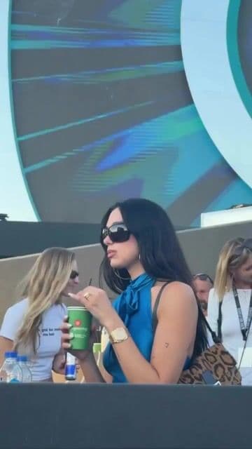 💙 Dua Lipa en modo Y2K
