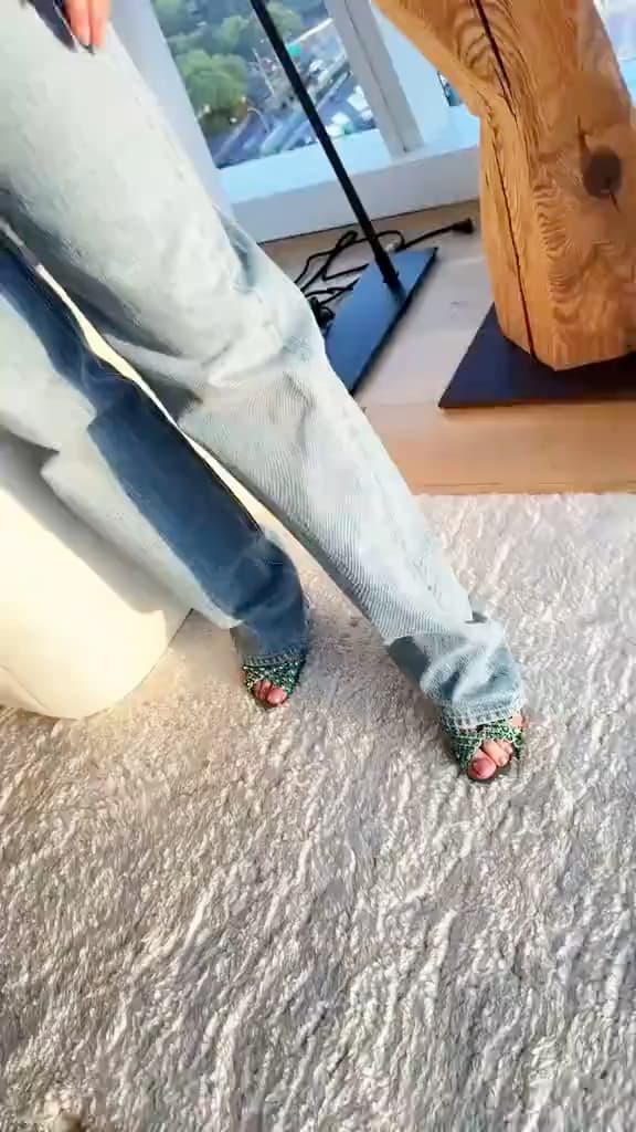 🌻 Lindsay Lohan ilumina el denim con flores XXL