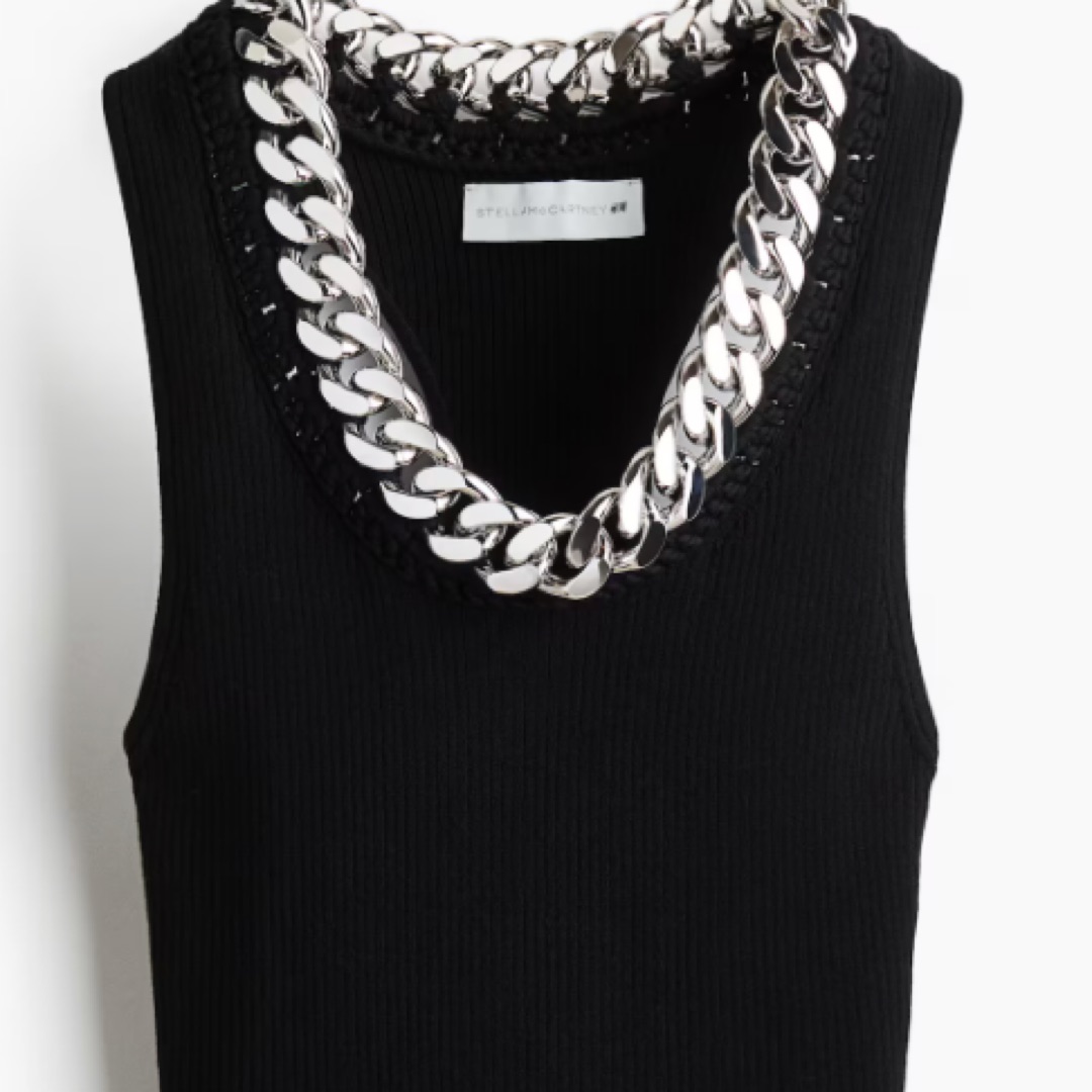 Top negro con collar