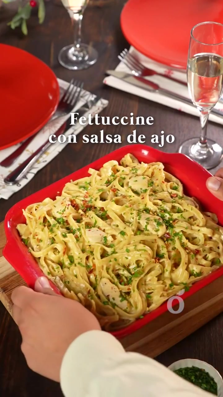En esta Navidad, deja que el aroma del fetuccini con salsa de ajo llene tu