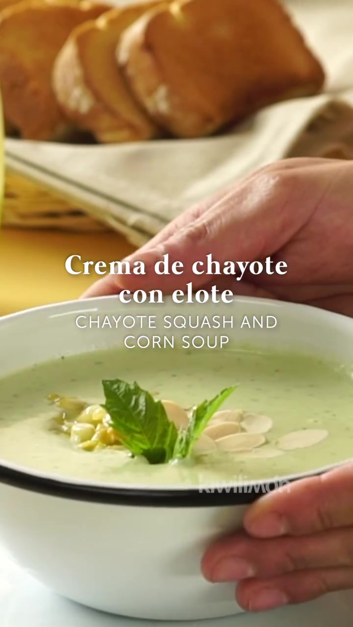 Complementa tu menú con una crema de chayote con elote