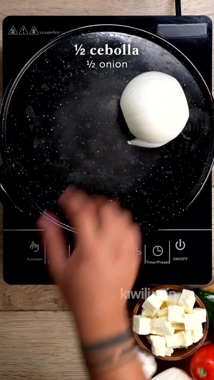 Cómo hacer chiles rellenos de queso panela fáciles