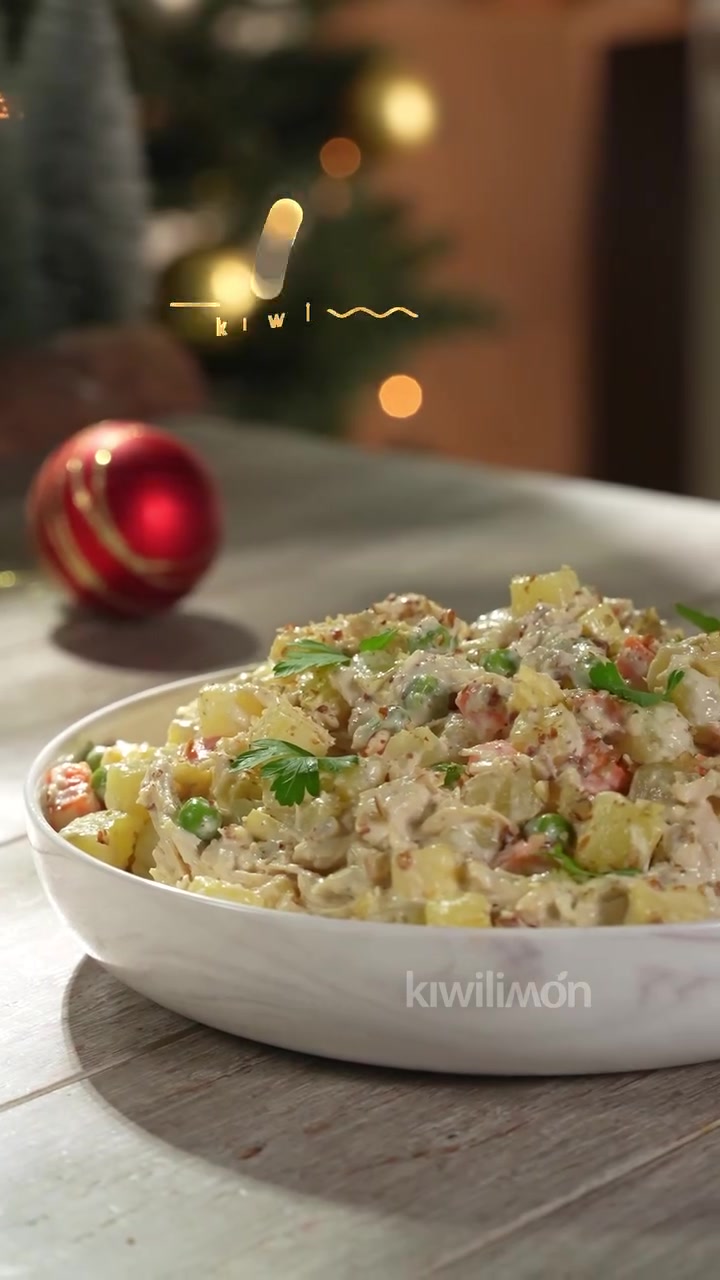 La ensalada rusa navideña es ese platillo clásico que nunca falta en la mesa
