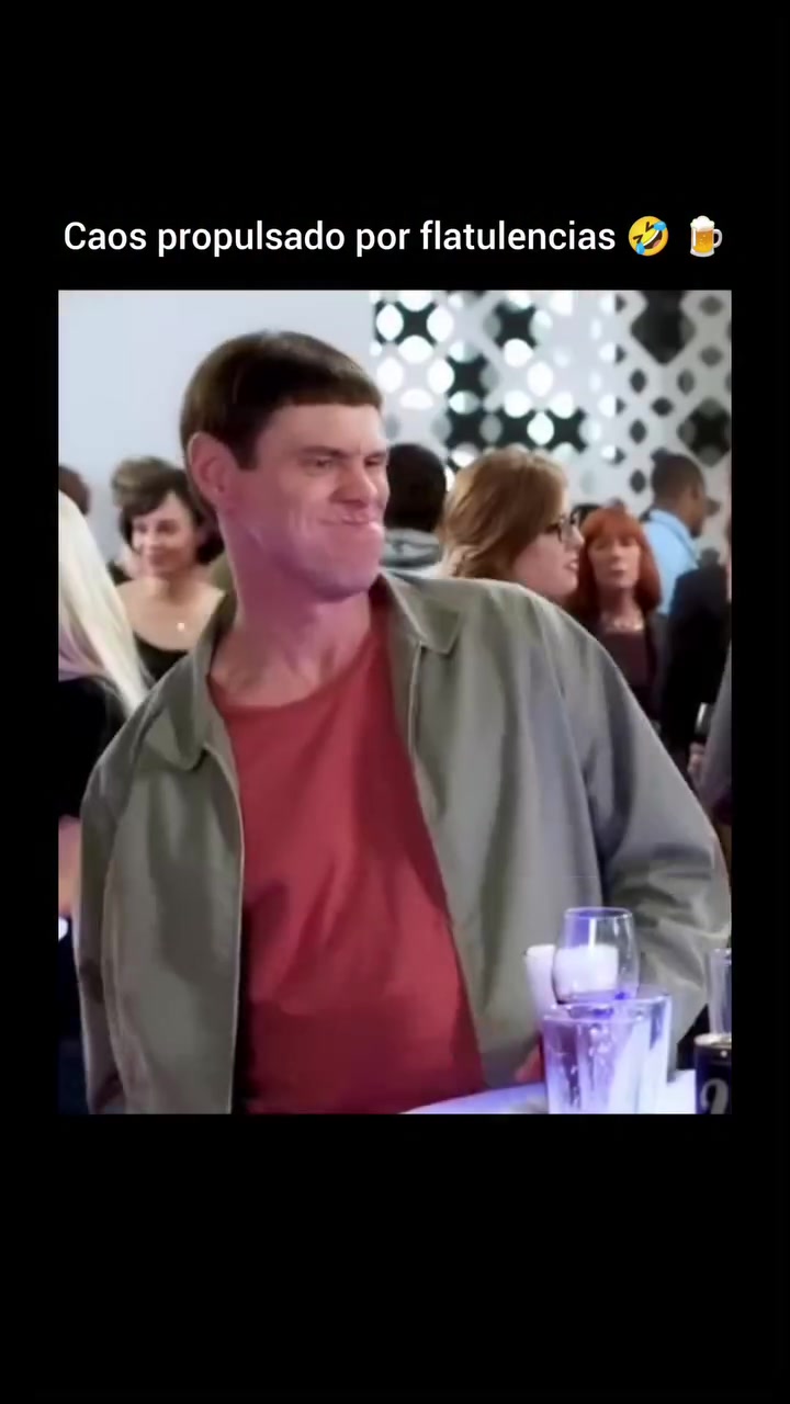 Dumb and Dumber To es una película de comedia dirigida por Bobby Farrelly y Peter Farrelly. Es la esperada secuela del clásico de 1994 Dumb and Dumber. La historia vuelve a reunir al ingenuo y torpe dúo formado por Lloyd Christmas y Harry Dunne, interpretados nuevamente por Jim Carrey y Jeff...
