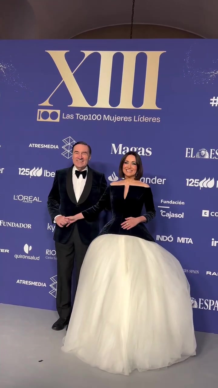 Social Cruz Sánchez de Lara deslumbra en la gala de Las Top 100