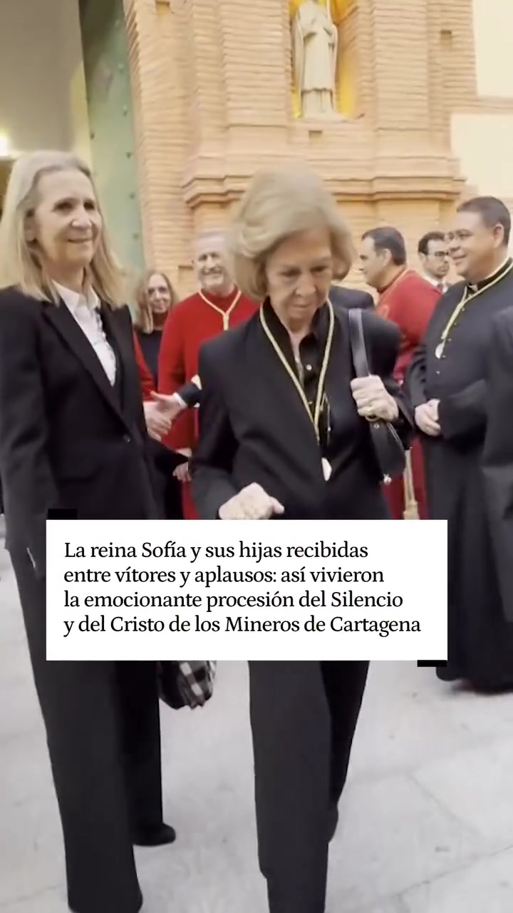 Social La reina Sofía y sus hijas en la procesión del Silencio de Cartagena