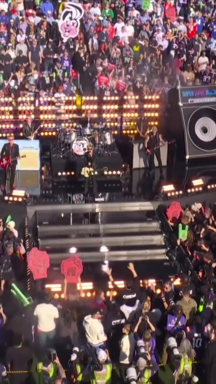 Green Day hizo historia en el Super Bowl LX con un medley que recordo al mundo por que el rock sigue importando en los grandes escenarios.