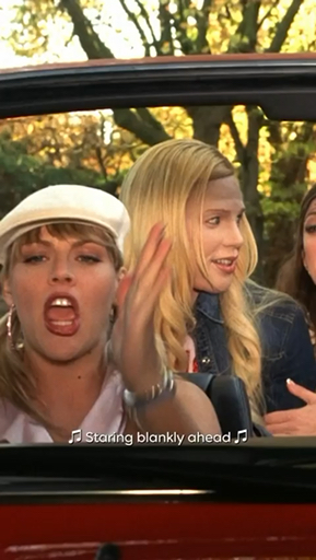 Dos rubias de pelo en pecho