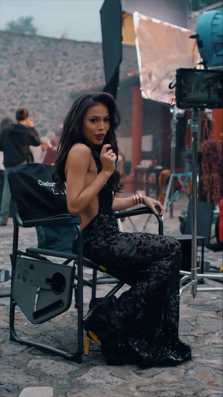 Social Acaba de salir y no podemos dejar de cantarla. Ya escucharon “KHE CALOR” de...