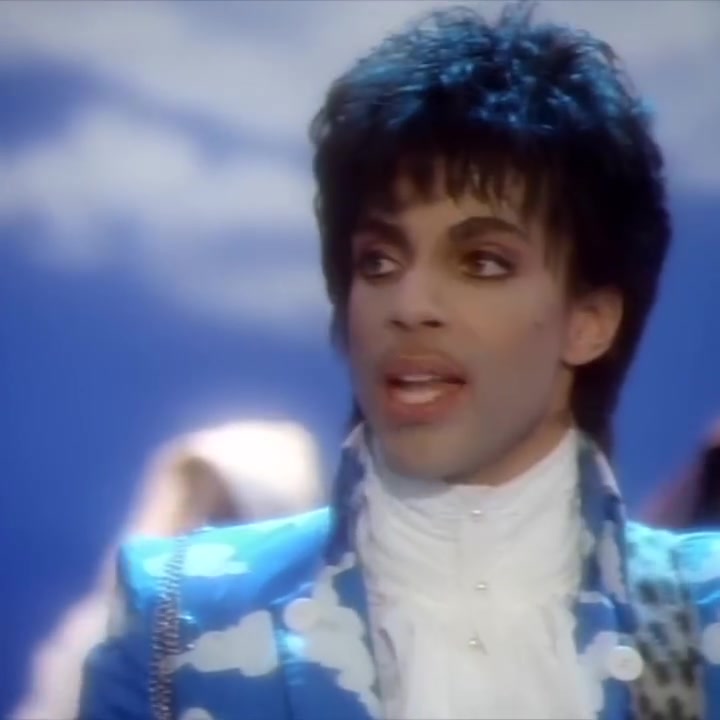 Prince con un tema pop irresistible lleno de color y personalidad.