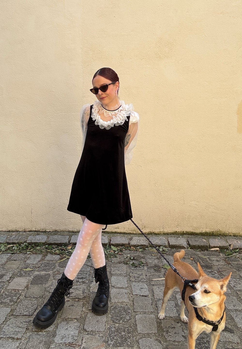 Vestido de cóctel y botines con plataforma