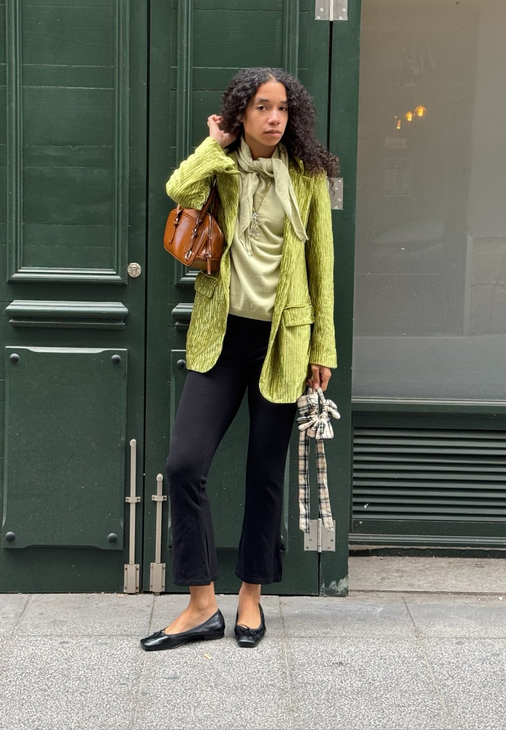 Social Accesorios: blazer y camiseta estampada