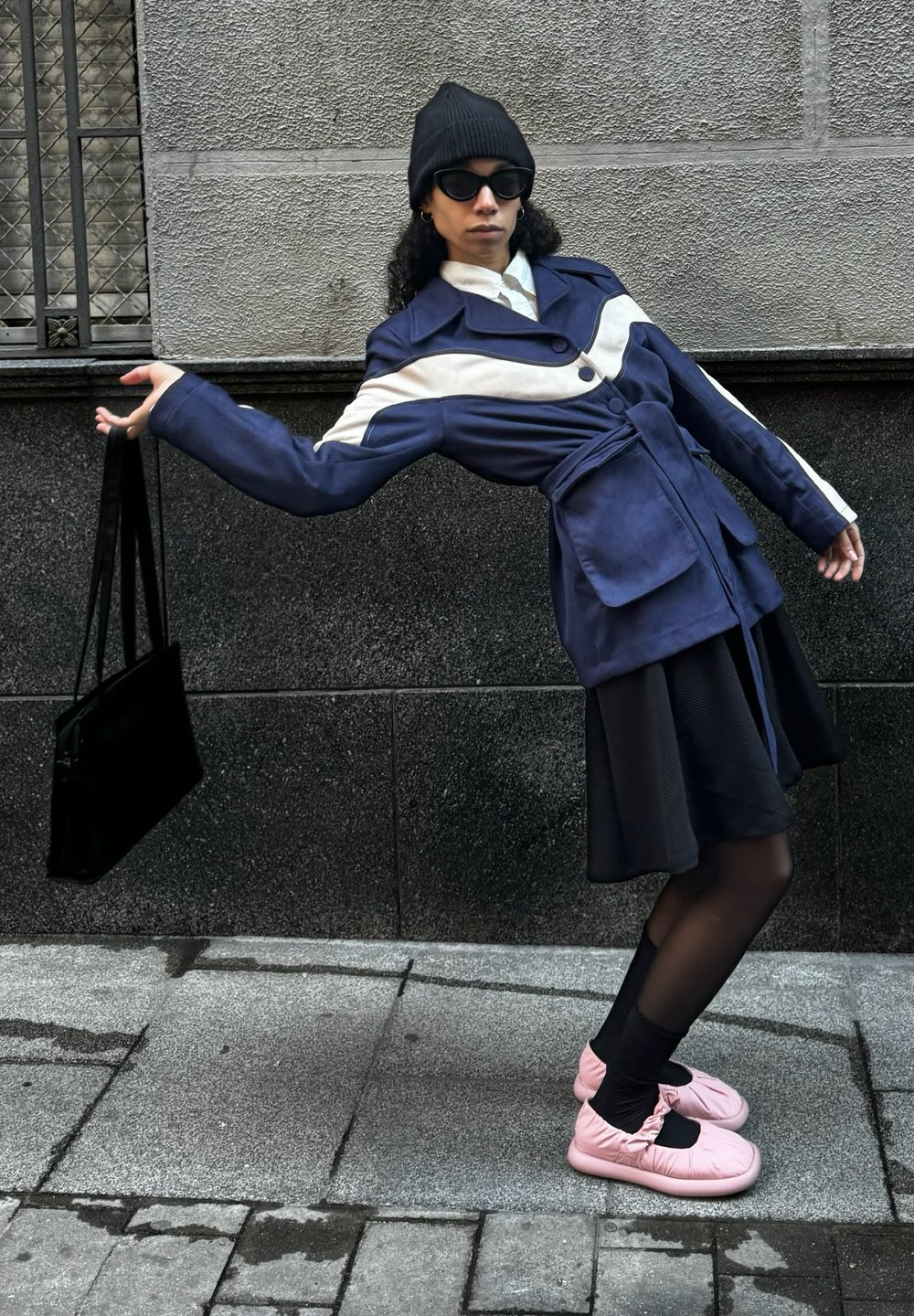 Look con abrigo corto