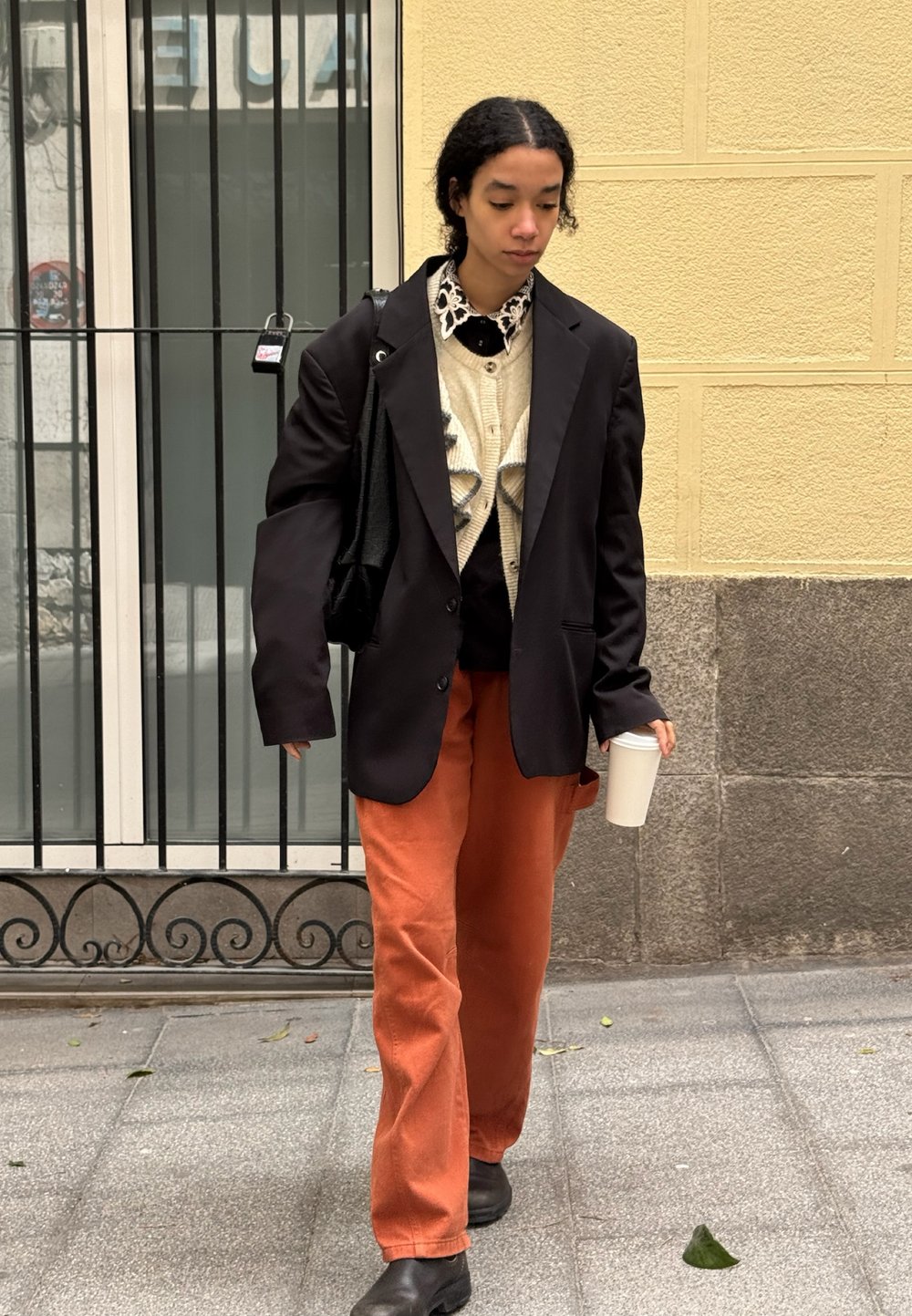 Social Americana con bolso de mano