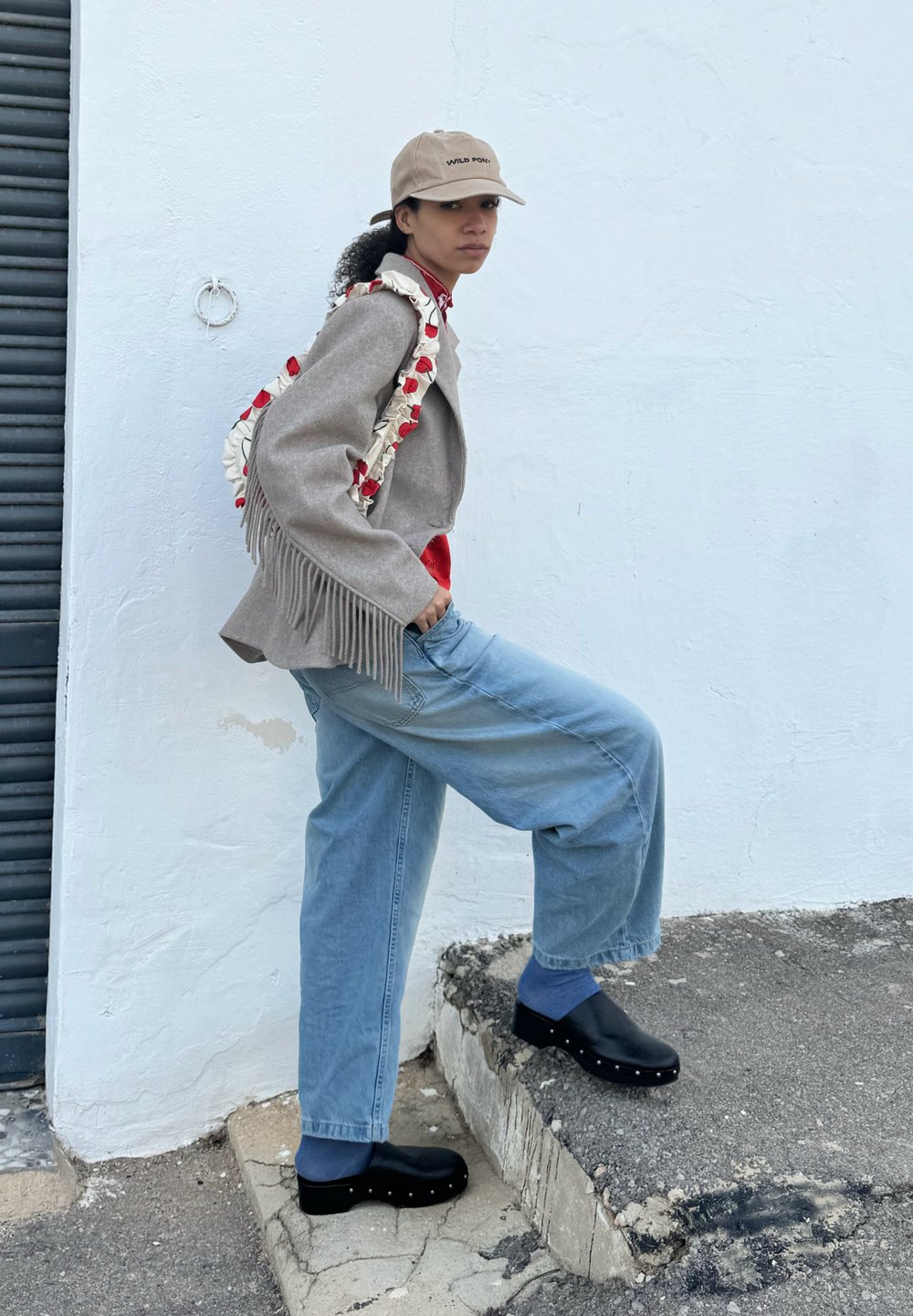 Social Look con abrigo clásico