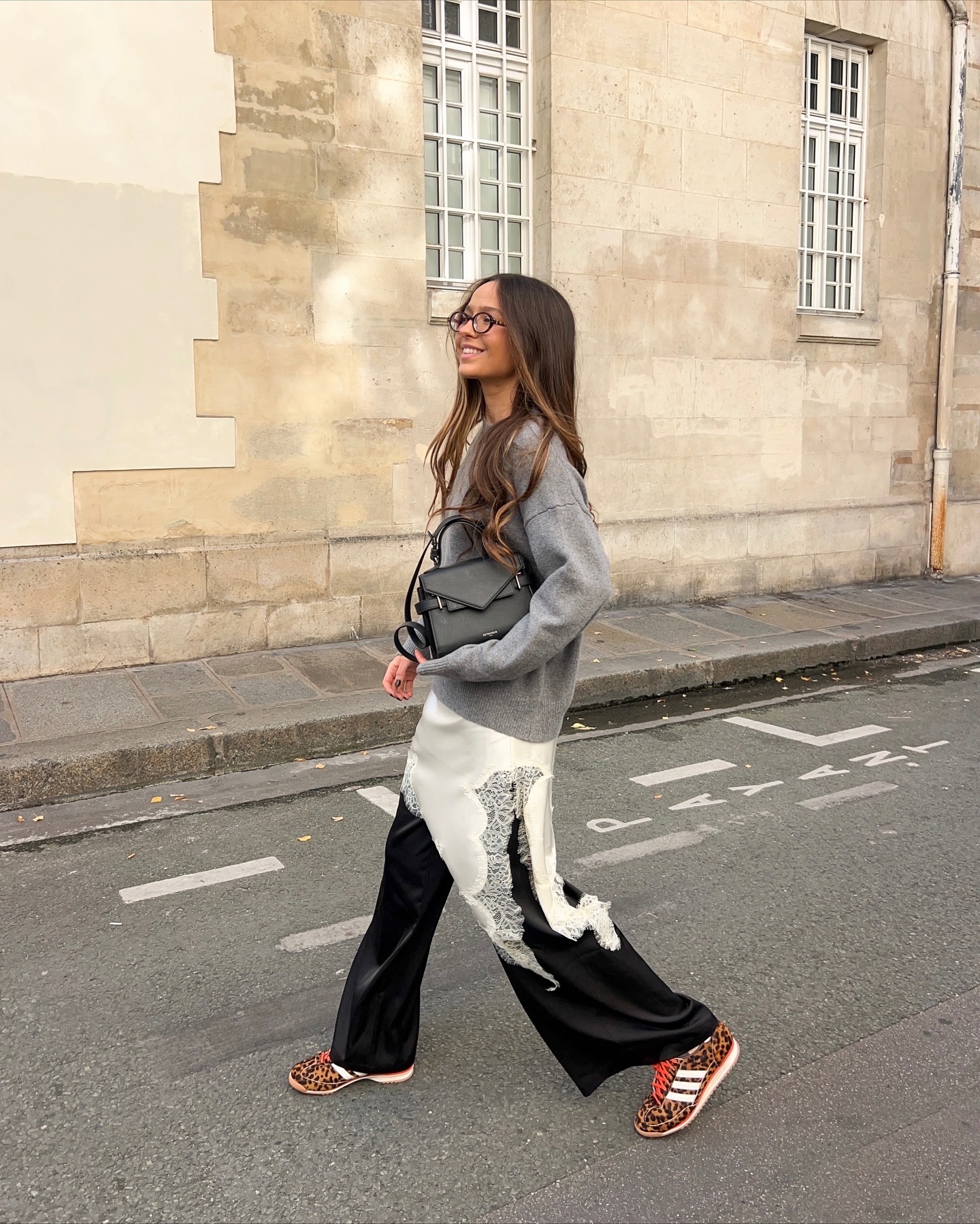 Social cómo combinar un vestido lencero 