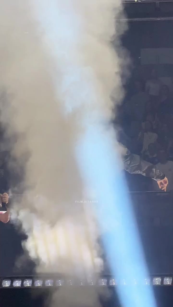 "GRAN VÍA" Aitana y Quevedo actuación concierto