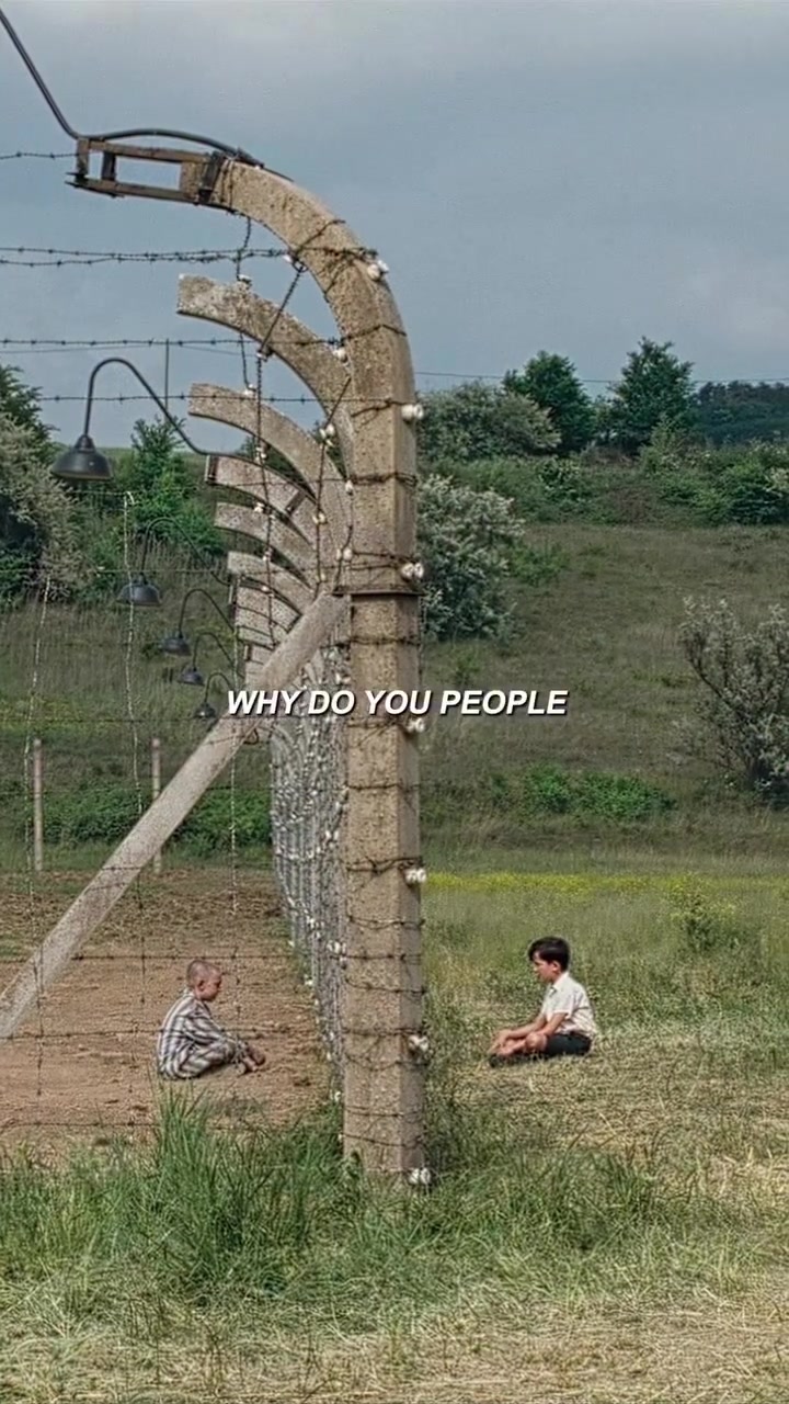 El niño con el pijama de rayas