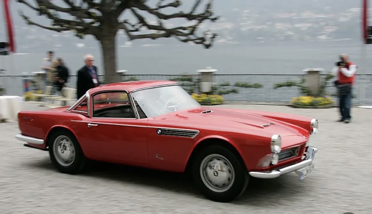 BMW Clasicazo rojo 