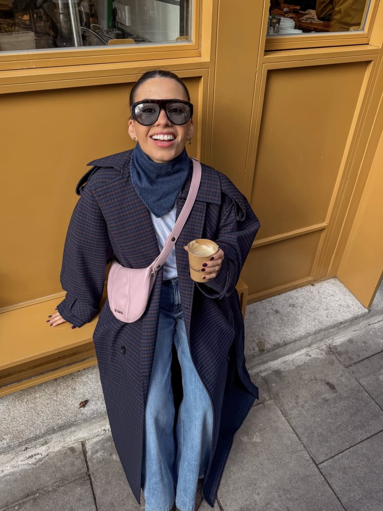 Social Un trench que eleva cualquier look ✨