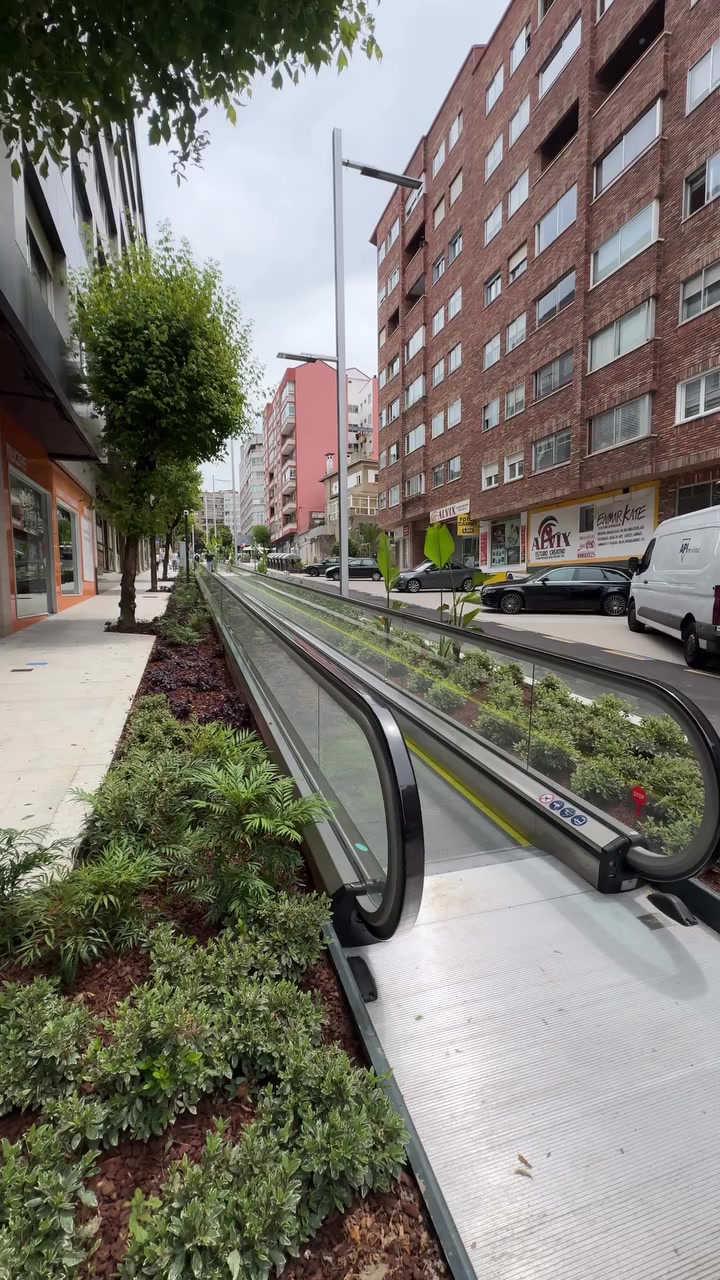 Rampas mecánicas en Calle Pintor Lugrís Vigo 2026