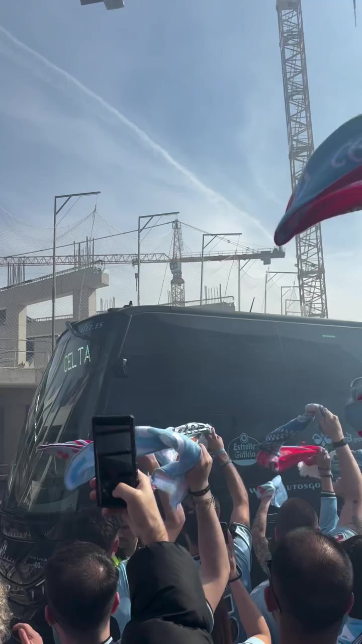 Afición del RC Celta recibe al equipo antes del Friburgo