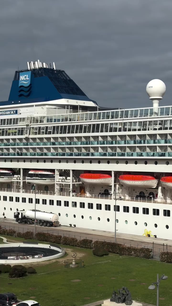 Puerto de Vigo recibe dos cruceros en escala doble histórica