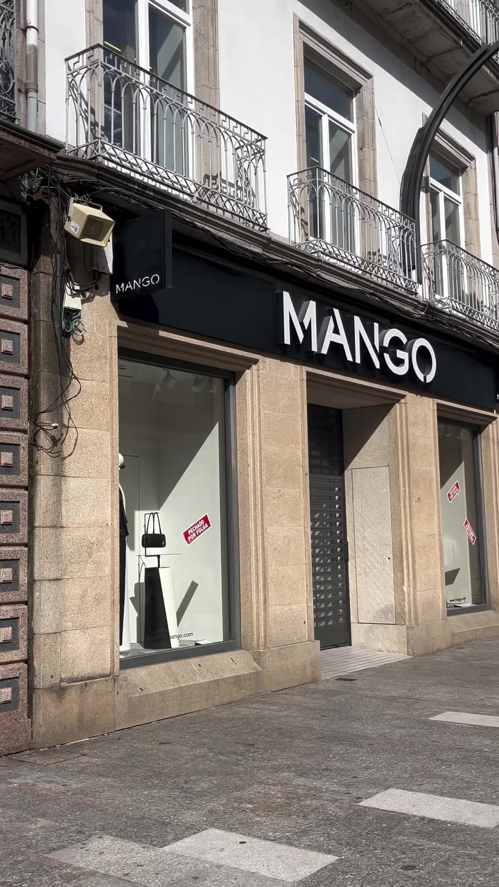 Huelga textil en Vigo cierra tiendas del centro comercial