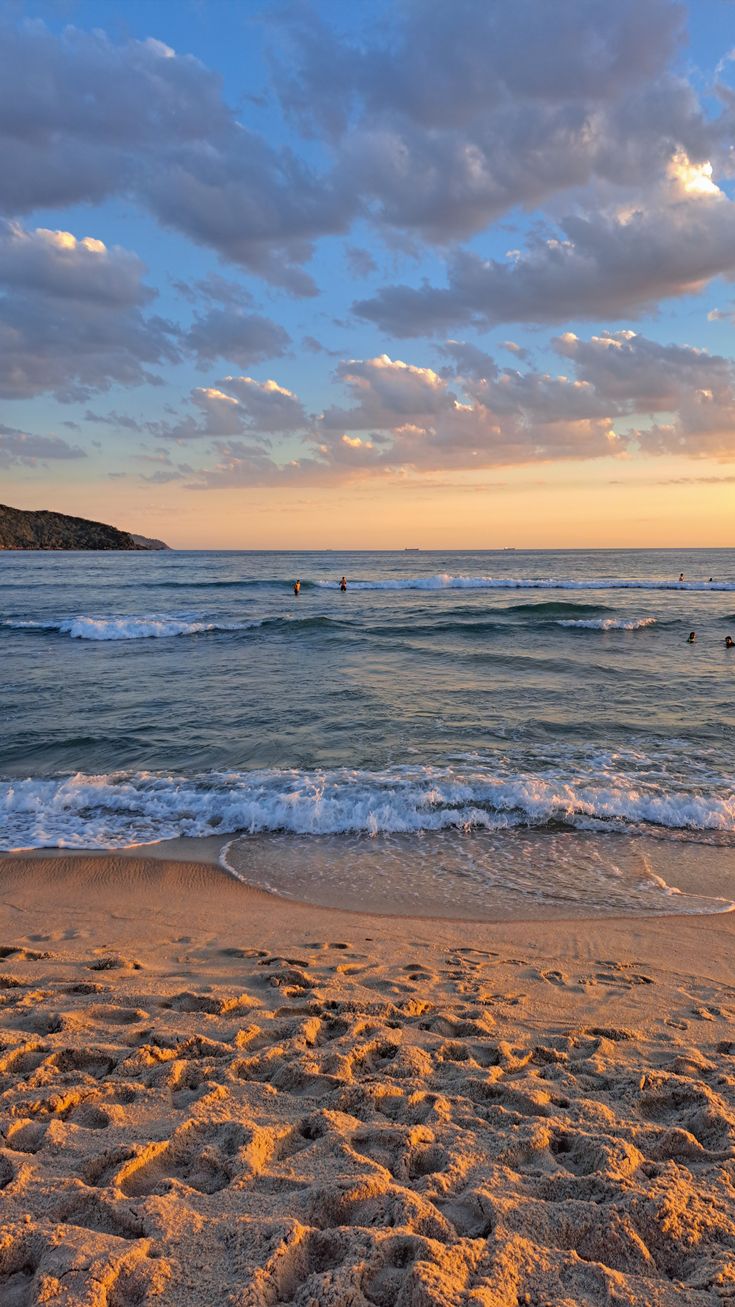 Social sunset on the beach 🌴