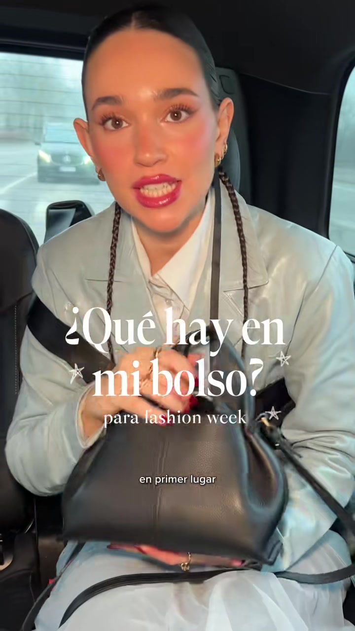 Qué llevar en el bolso para fashion week: imprescindibles 2026
