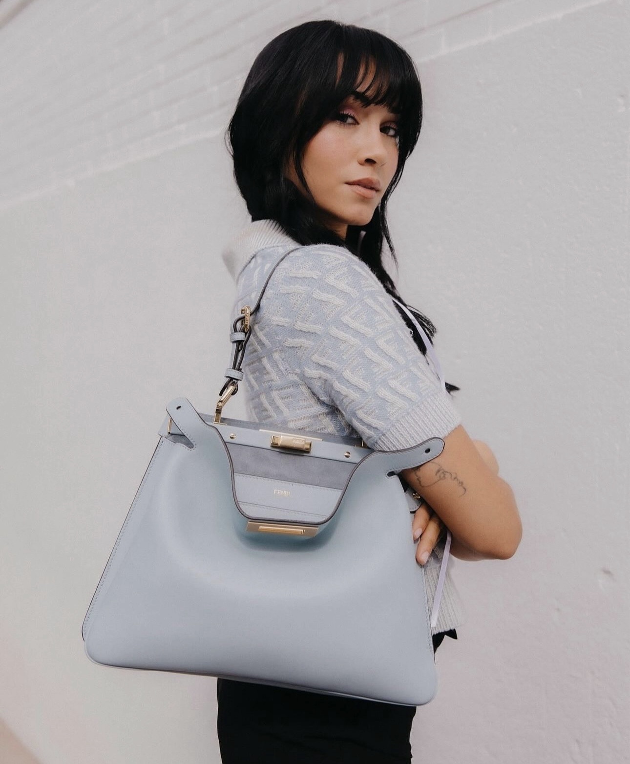 Social Aitana con bolso Fendi