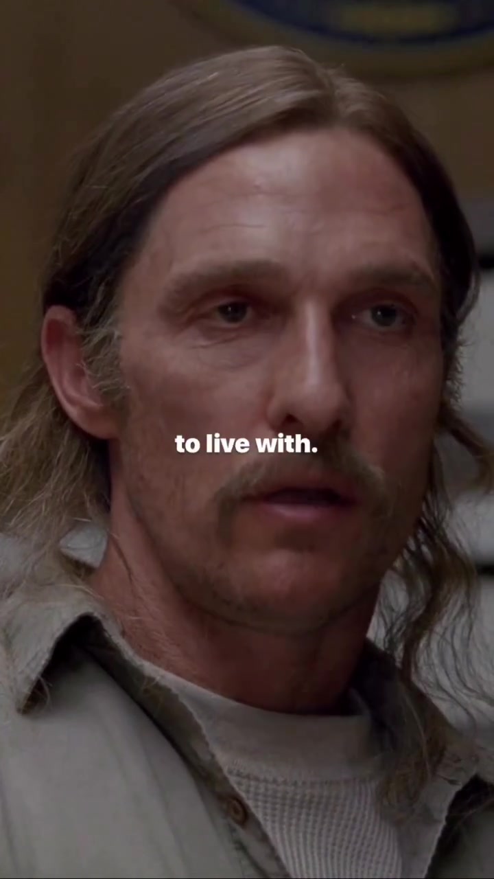 Matthew McConaughey y Woody Harrelson como dos detectives obsesionados con un caso de asesinatos rituales en Louisiana. Serie oscura, filosófica y absolutamente hipnótica
