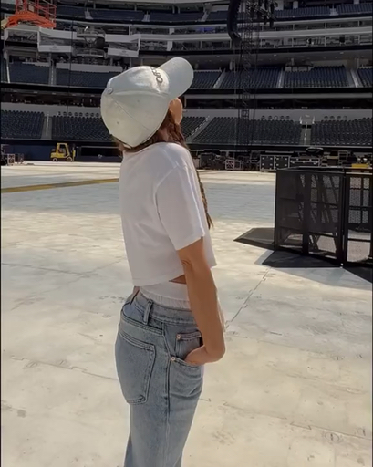 Social Shakira casual en Los Ángeles