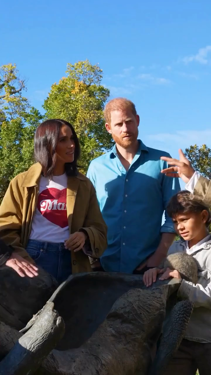 Elegancia relajada con sello royal ✨