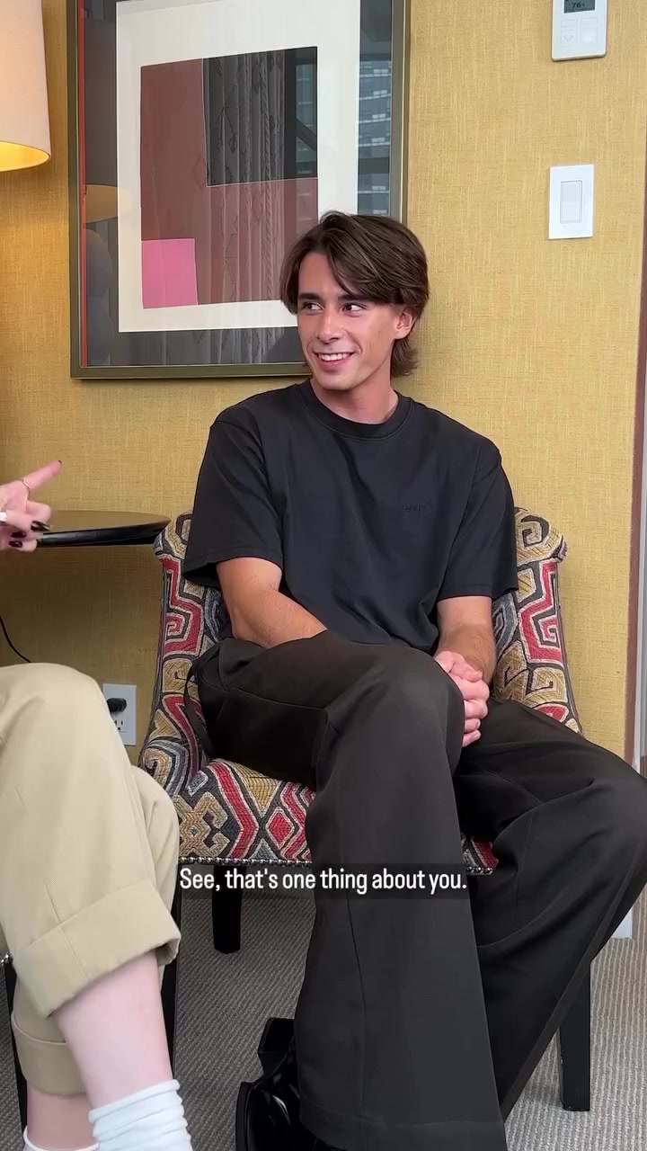 Social Emma Myers y Georgie Farmer: best friend goals de Wednesday 💜🖤