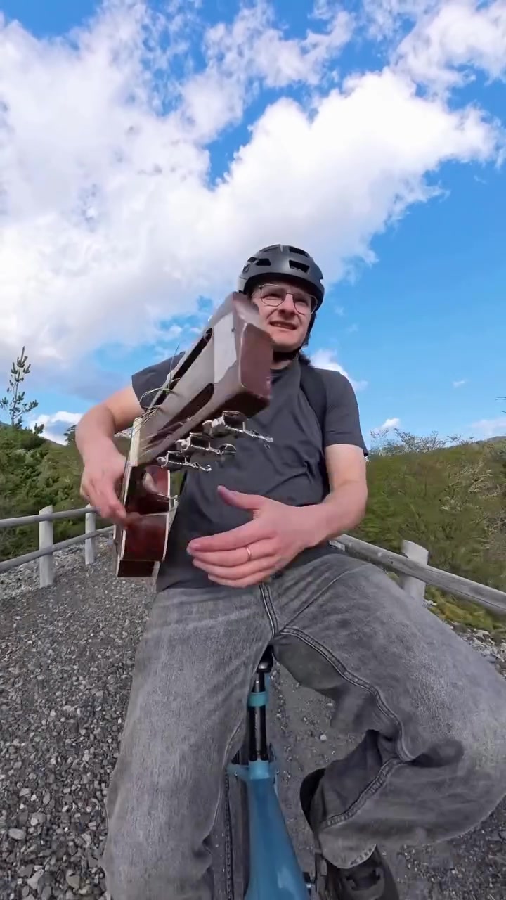 Social Música, juegos y bici al mismo tiempo 😮