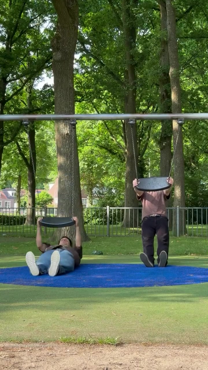 Casual swing sesh: acrobacias que desafían la gravedad 🤯