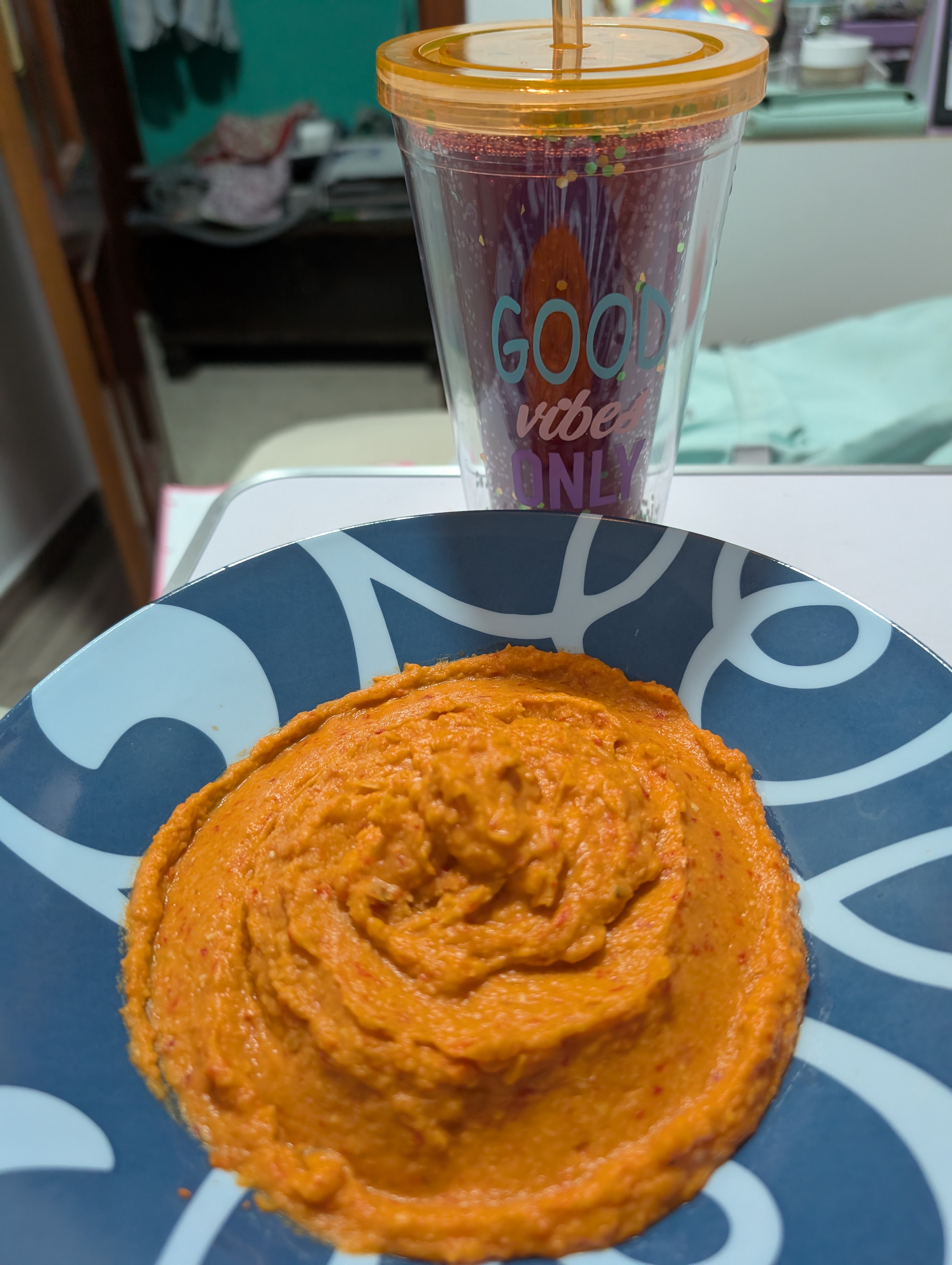 Social Humus con verduras y tinto de verano 
